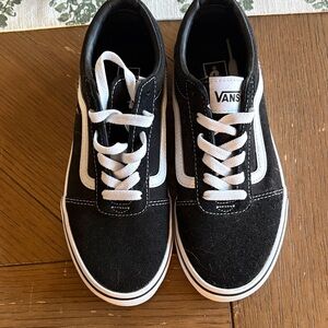 Vans Black and White Low-Top Skate Sneakers never worn